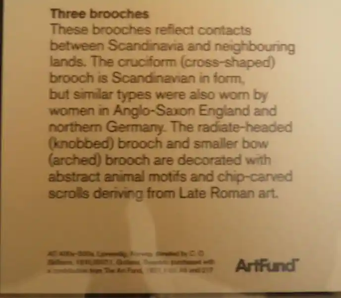 Brooches with cruciform (cross-shaped) symbol